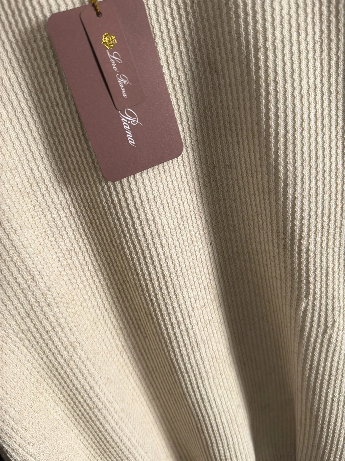 Next day shipment LP high quality Loro Piana 26ss New Arrival men's short-sleeved T-shirt Made of combed cotton yarn knitted cotton fabric, no pressure when entering and exiting the counter Exclusive control of raw materials It feels substantial when weighed, and the upper body is more textured than ordinary T-shirts. This texture can cope with the weather easily and is suitable for both hot and cold! Loose fit design, looks noble. The only correct version is available Size: M to XXXL